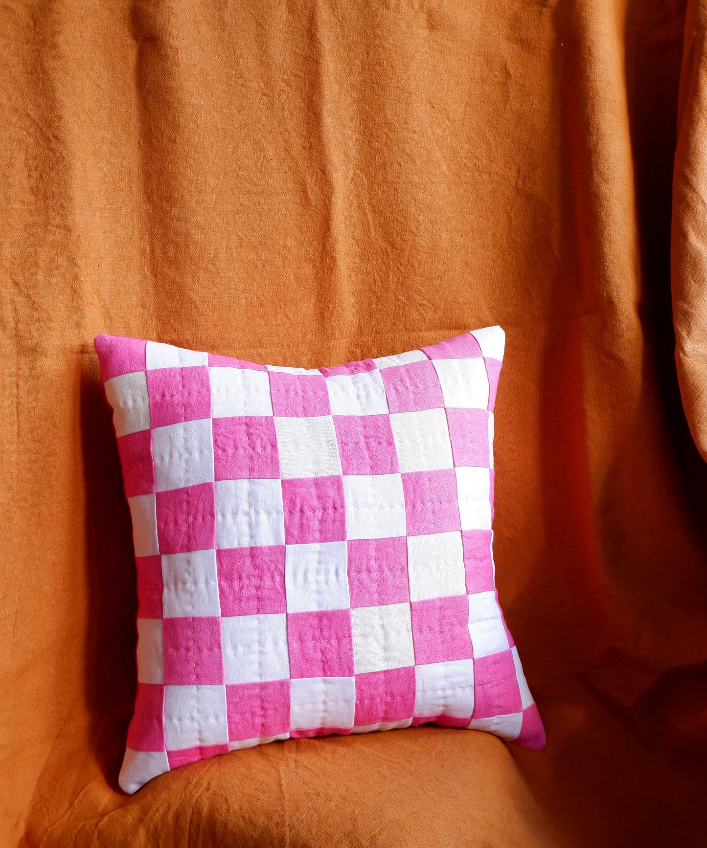 CHEQUERED CUSHION IN PINK